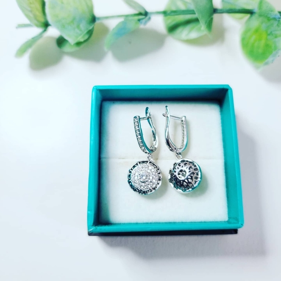 Gorgeous Zirconia silver plated earrings ✨ - Picture 3 of 3